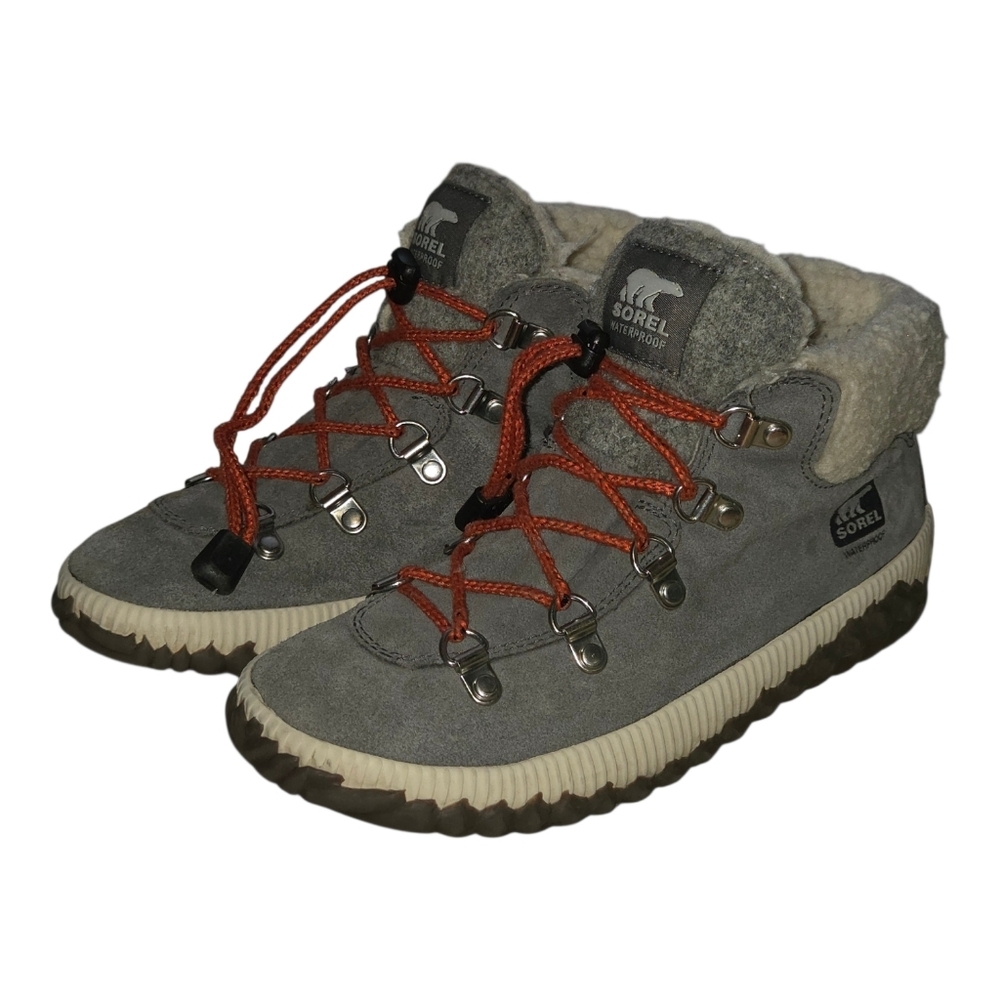 Sorel Kids  size 4 Boots in Gray suede with Orange Accents
